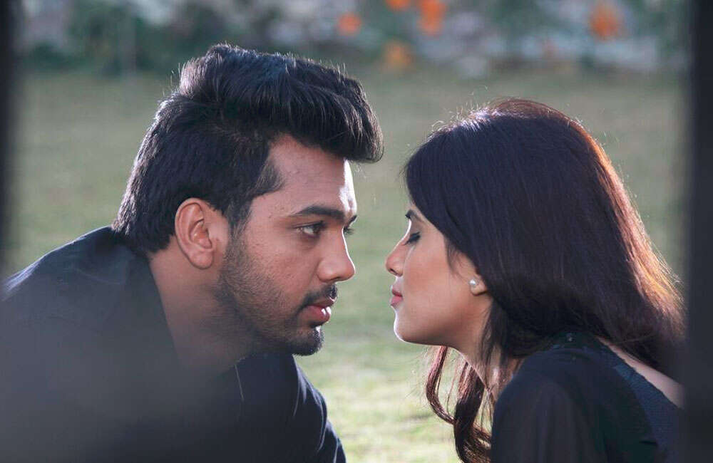 A still from Kacche Dhaagey