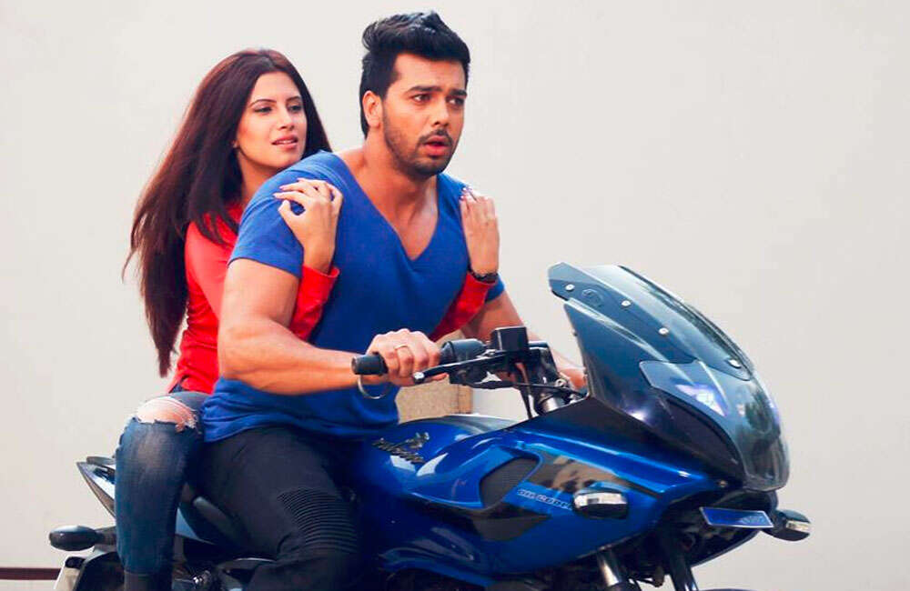 A still from Kacche Dhaagey