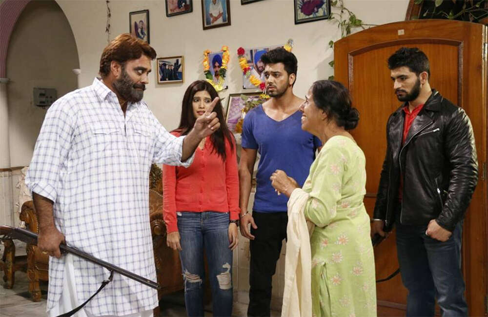 A still from Kacche Dhaagey