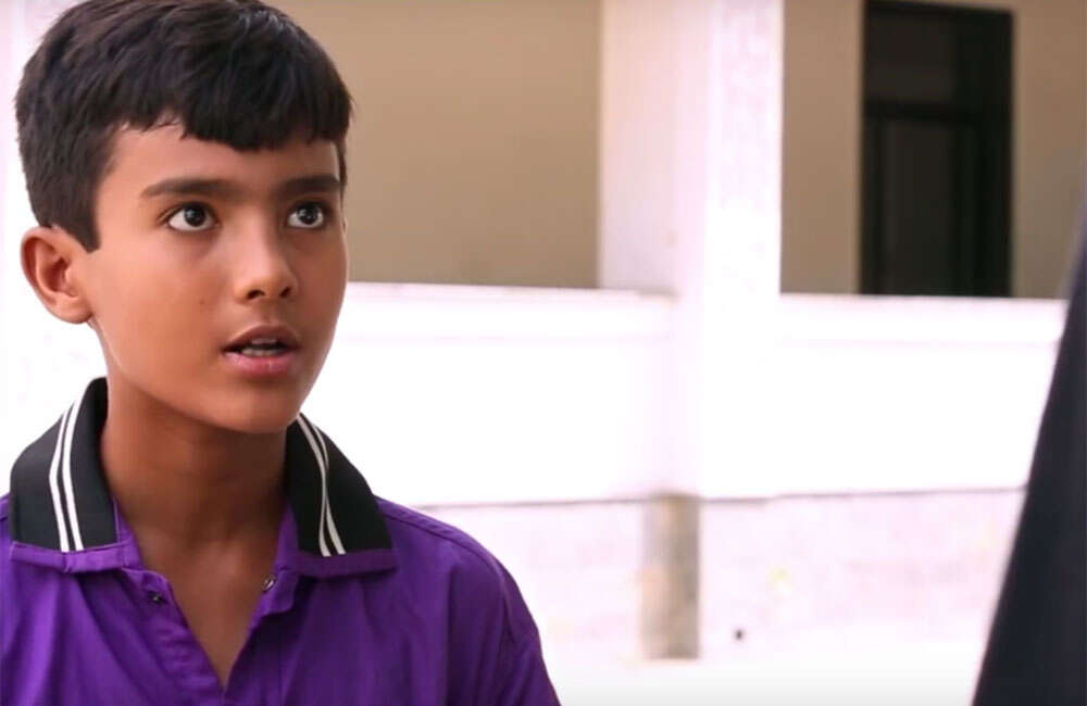 A still from Tu Maro Dostar