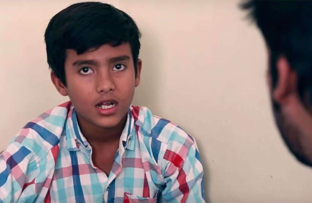 A still from Tu Maro Dostar