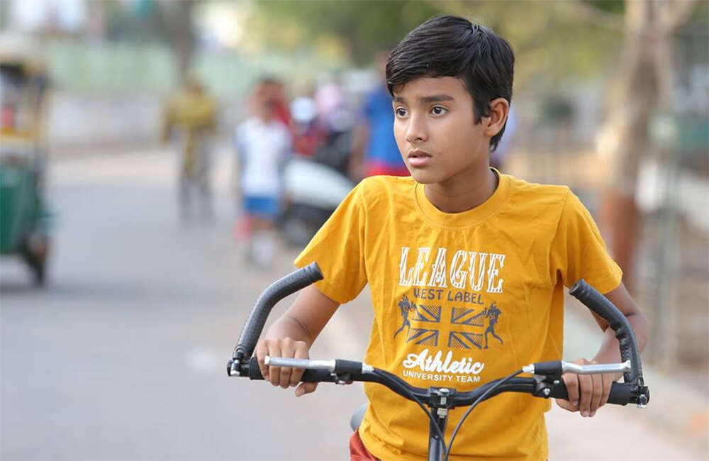 A still from Tu Maro Dostar