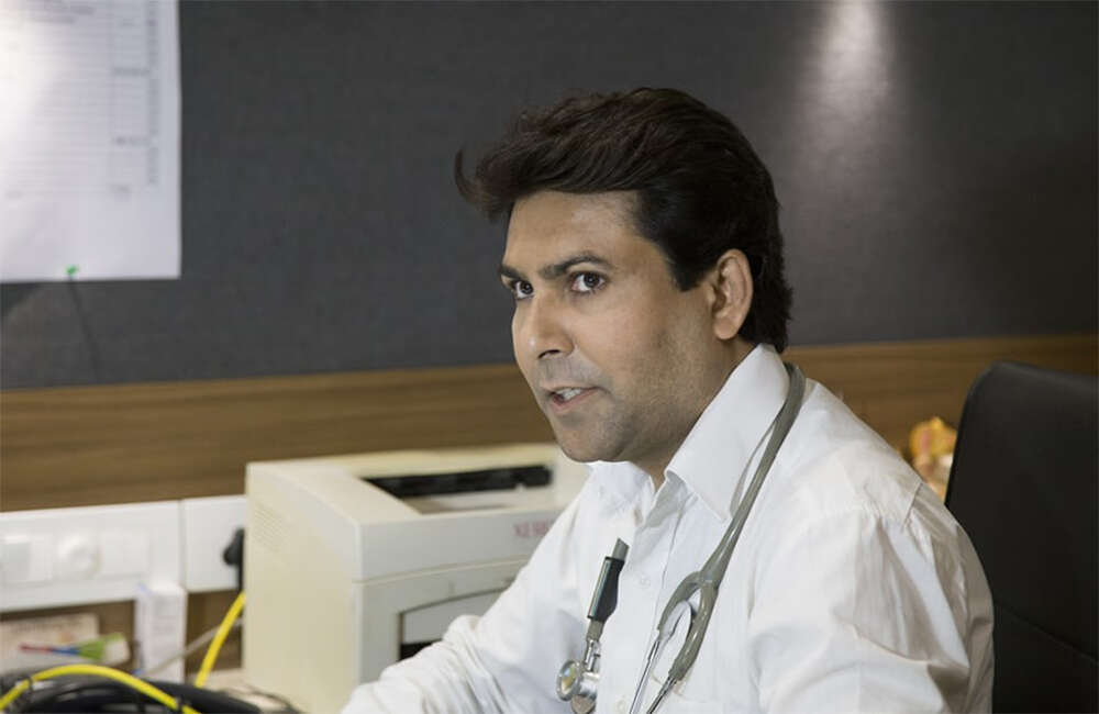 A still from Tu Maro Dostar