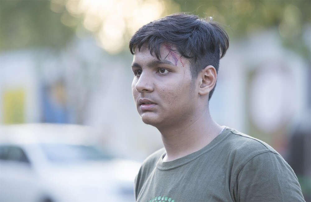 A still from Tu Maro Dostar
