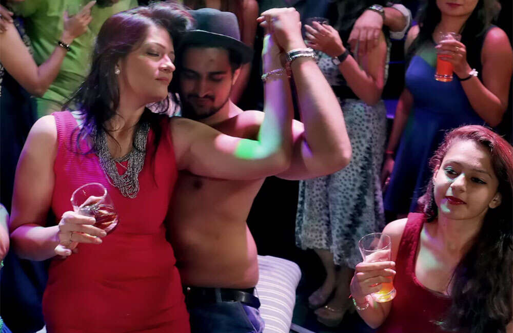 A still from Cash On Delivery