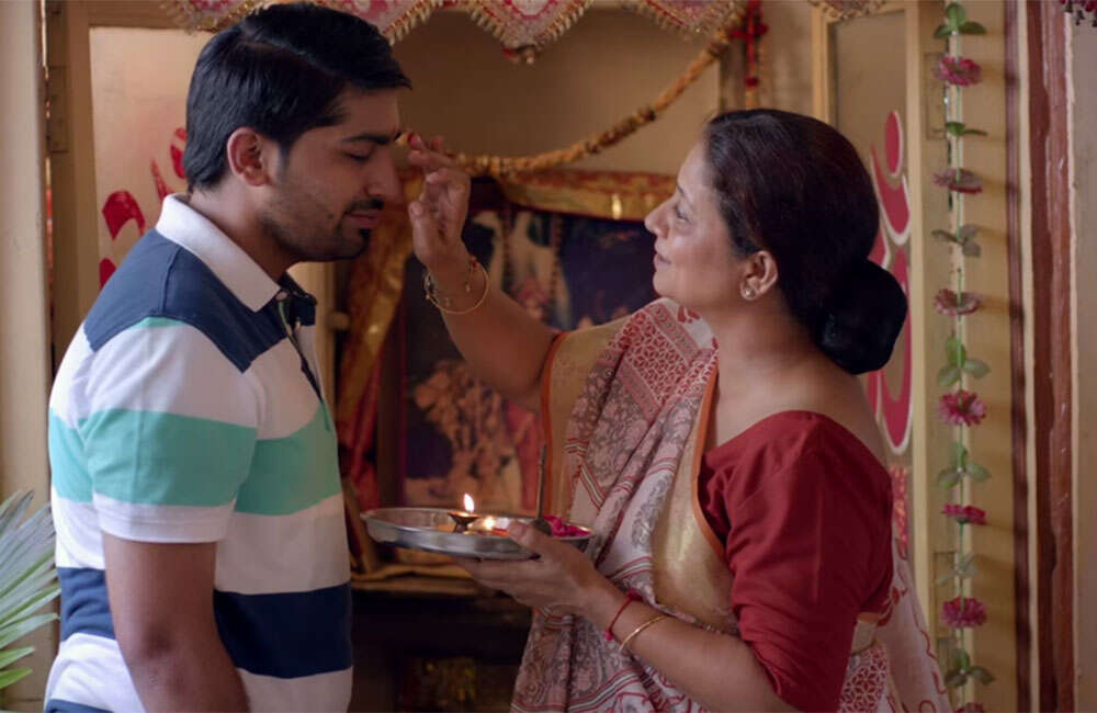 A still from Cash On Delivery