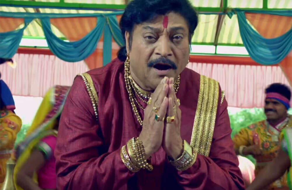 A still from Janu Mari Lakhoma Ek