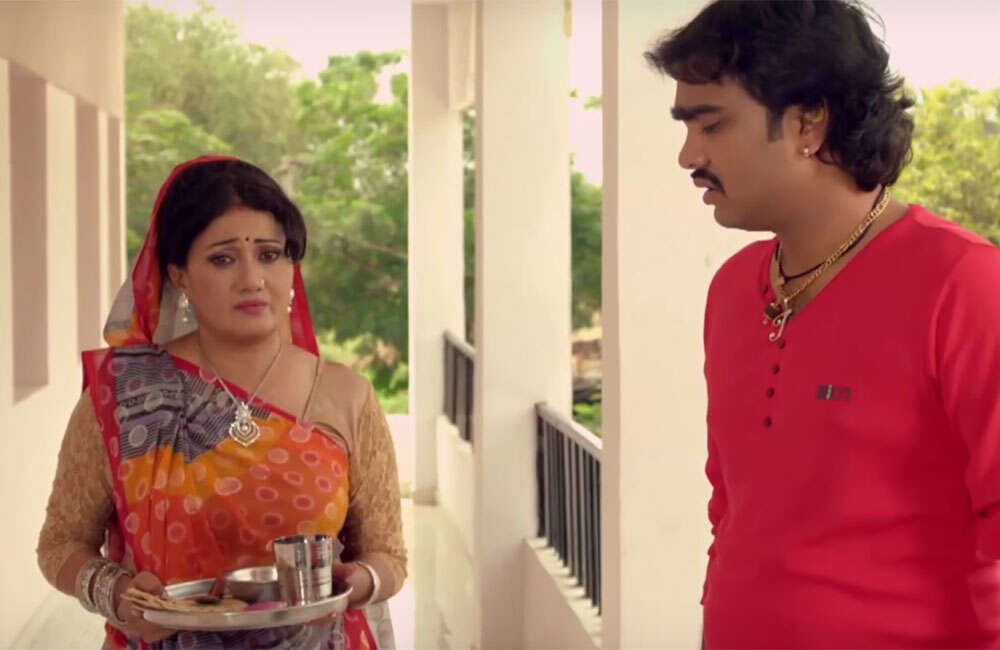 A still from Janu Mari Lakhoma Ek