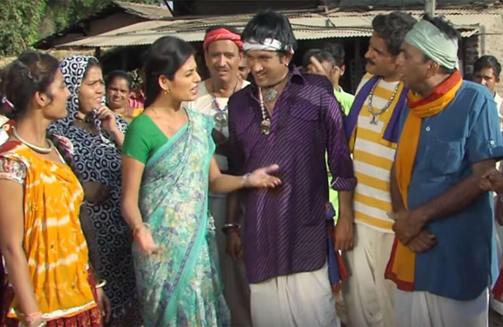 A still from Aye Mastarni