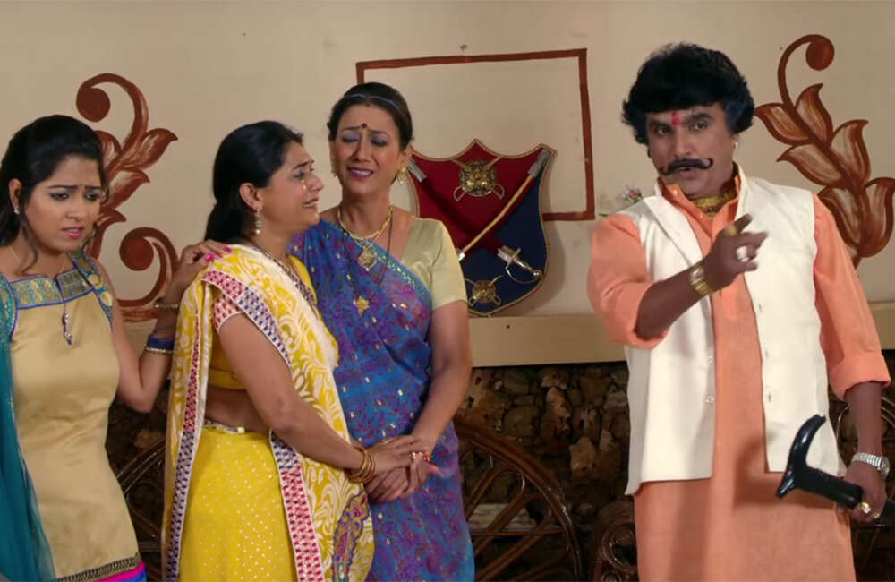 A still from Sajan Mari Lakhoma Ek