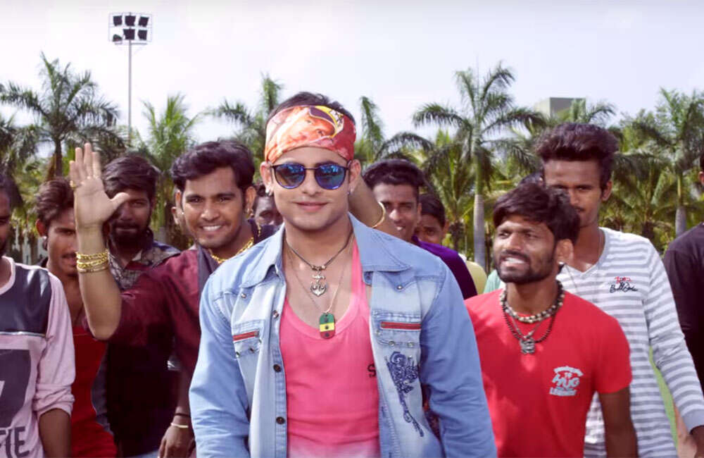 A still from Baap Vechva No Chee