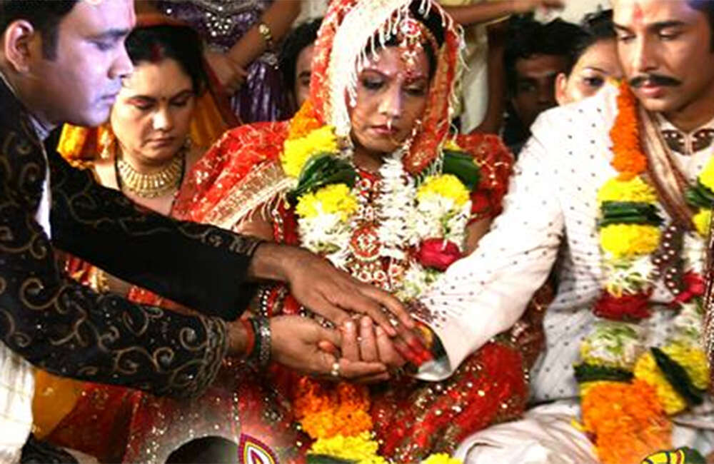 A still from Bahiniya