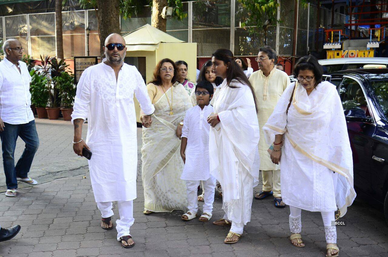 Celebrities attend Rani Mukerji's late father Ram Mukherjee’s prayer meet
