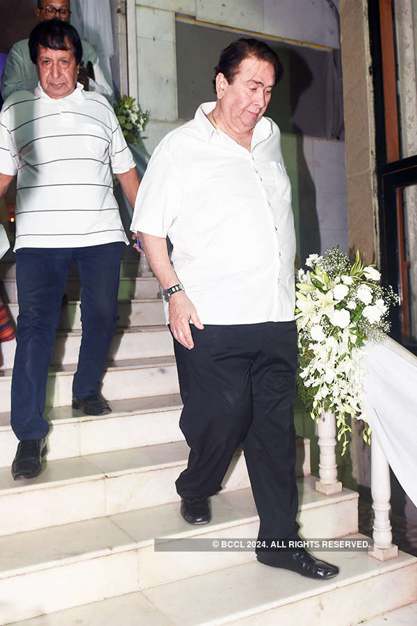 Celebrities attend Rani Mukerji's late father Ram Mukherjee’s prayer meet