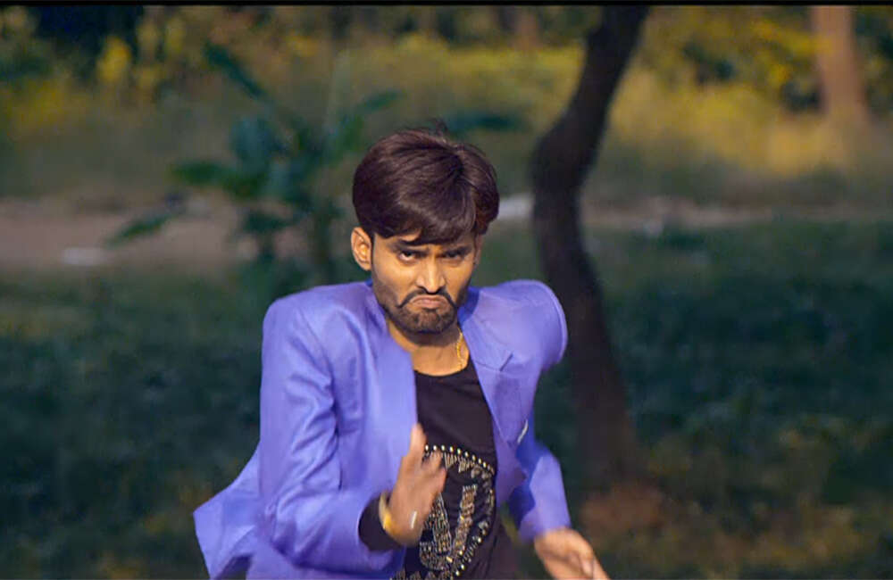 A still from Pahali Nazar Ko Salam