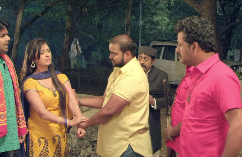A still from Tere Jaise Yaar Kahan