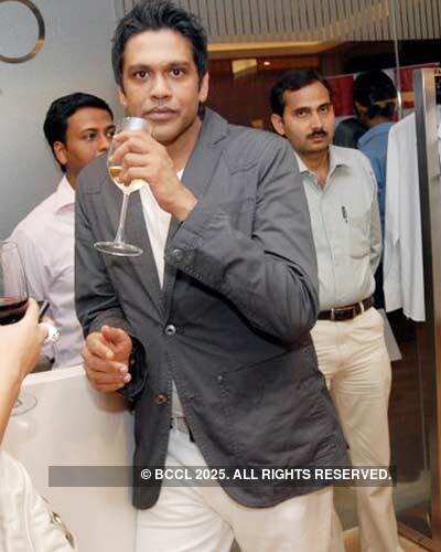 Store launch: 'Aza men'