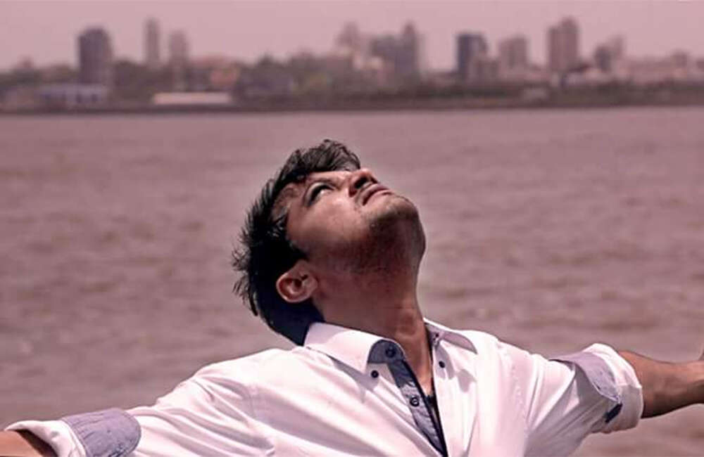 A still from Sathiya