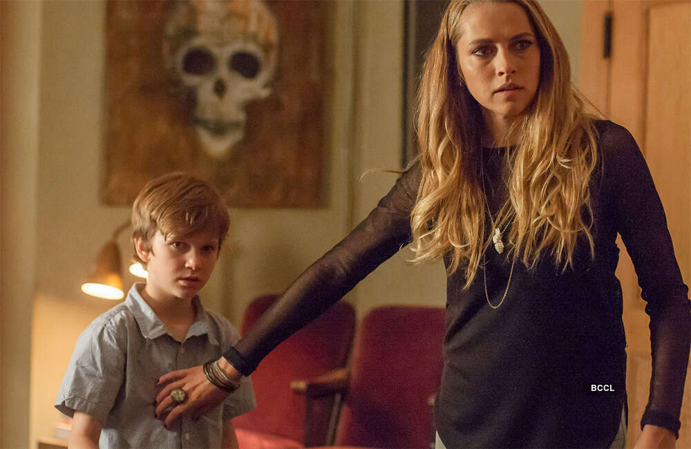 A still from Lights Out