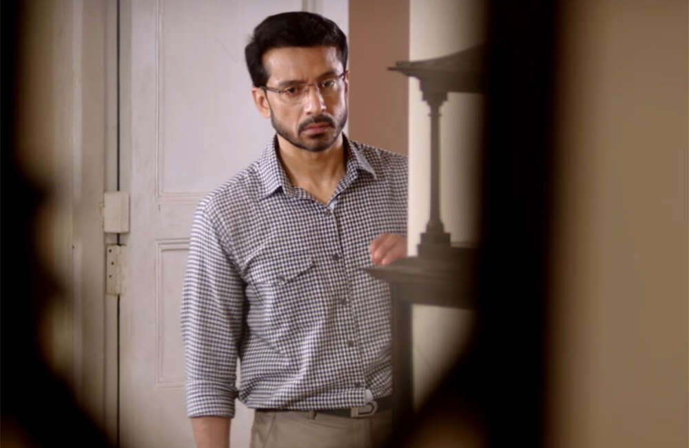 A still from Benche Thakar Gaan