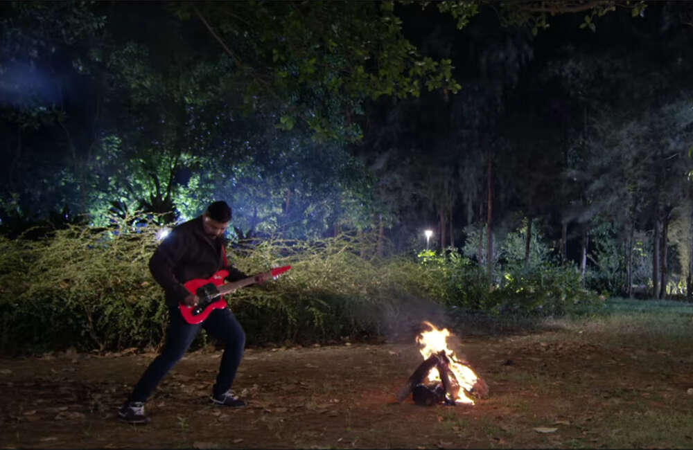 A still from Shoor Aamhi Sardaar