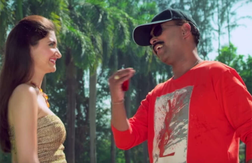 A still from Shoor Aamhi Sardaar