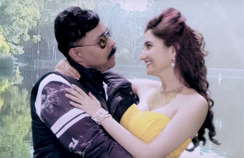 A still from Shoor Aamhi Sardaar