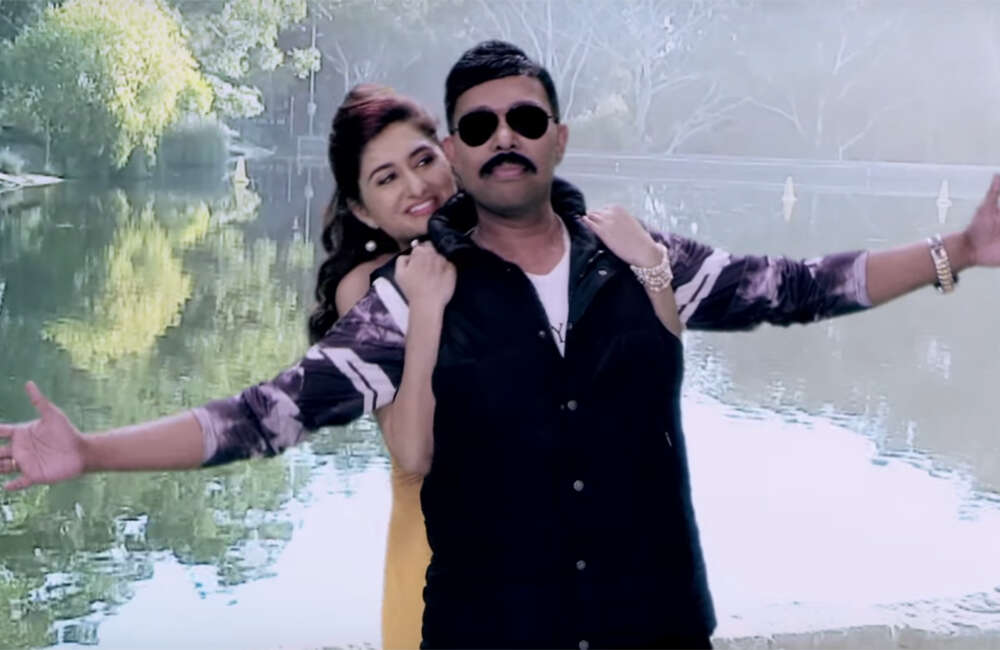 A still from Shoor Aamhi Sardaar