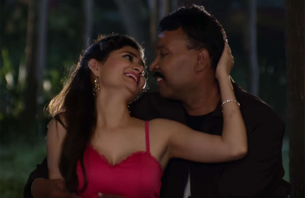 A still from Shoor Aamhi Sardaar