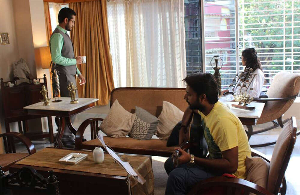 A still from Mandobasar Galpo
