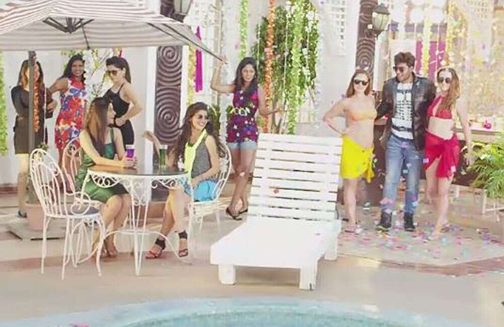 A still from Yaaro Ki Yaari