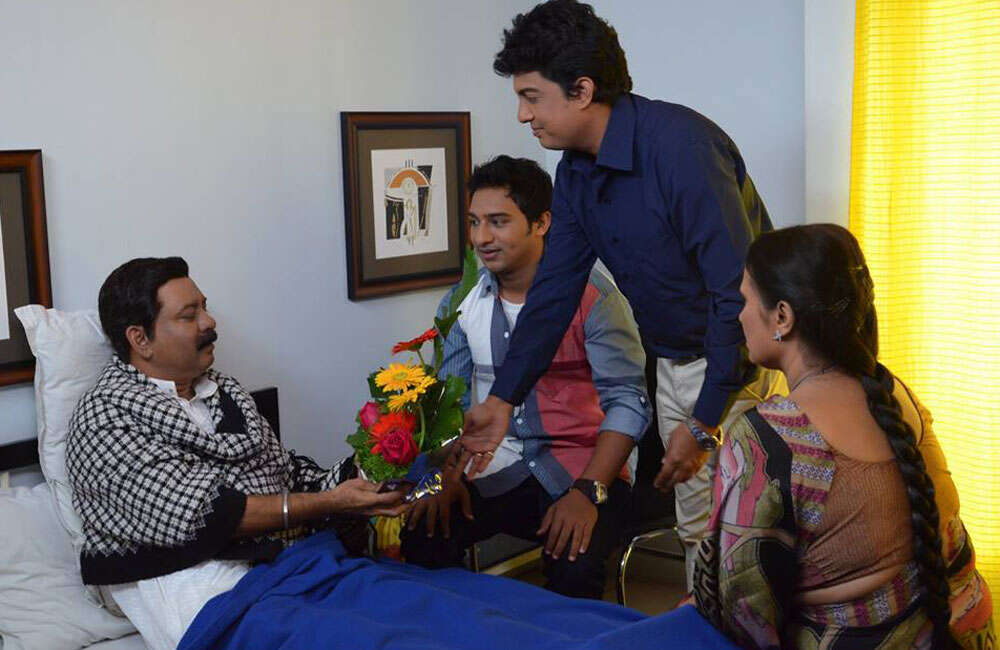A still from Yala Jeevan Aise Naav