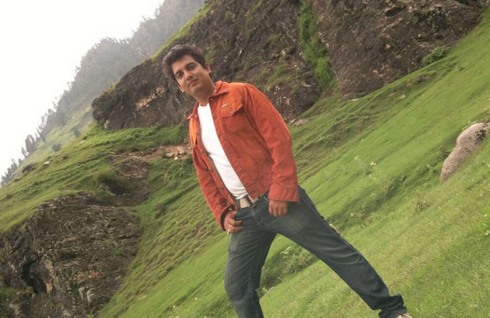 A still from Yala Jeevan Aise Naav