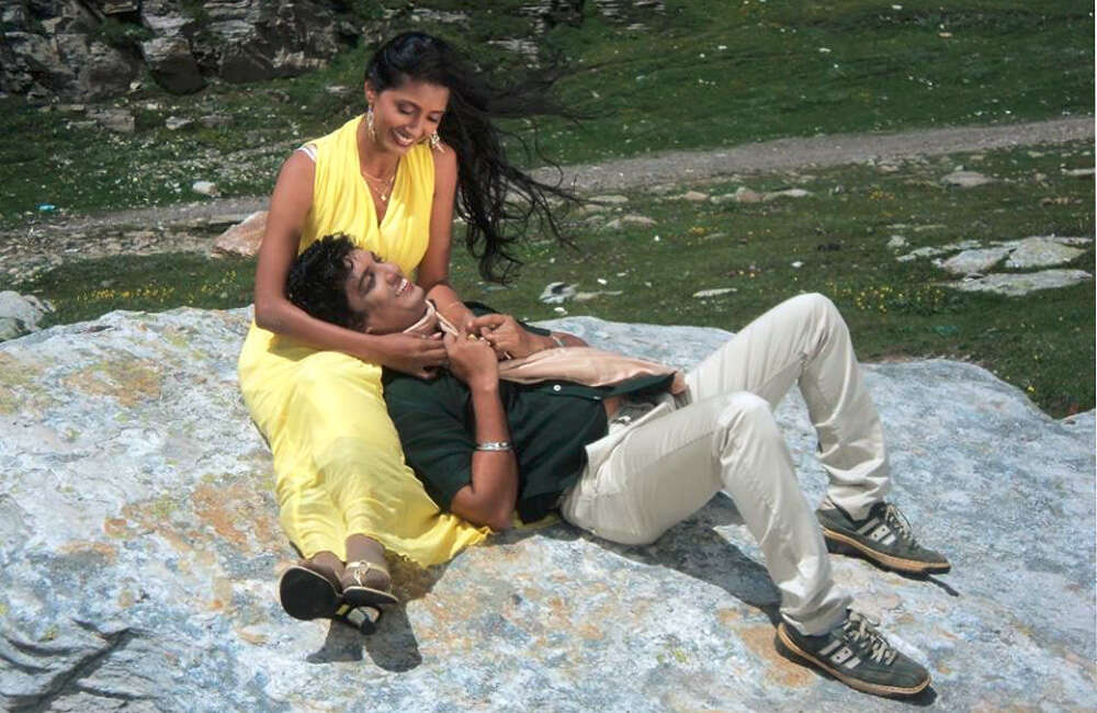 A still from Yala Jeevan Aise Naav