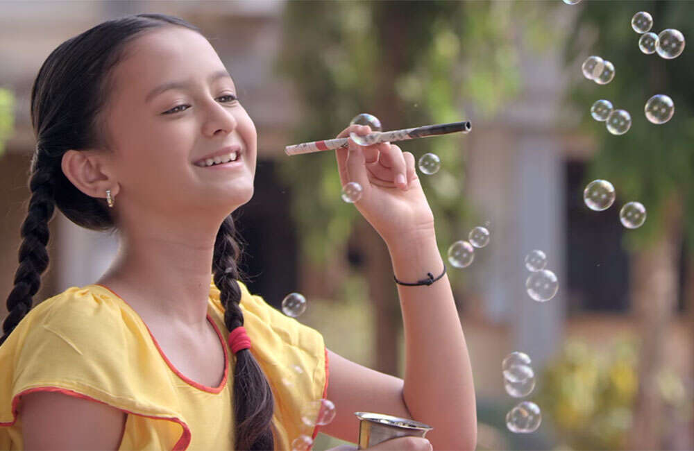 A still from Ti Saddhya Kay Karte
