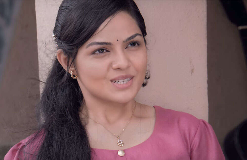A still from Ti Saddhya Kay Karte