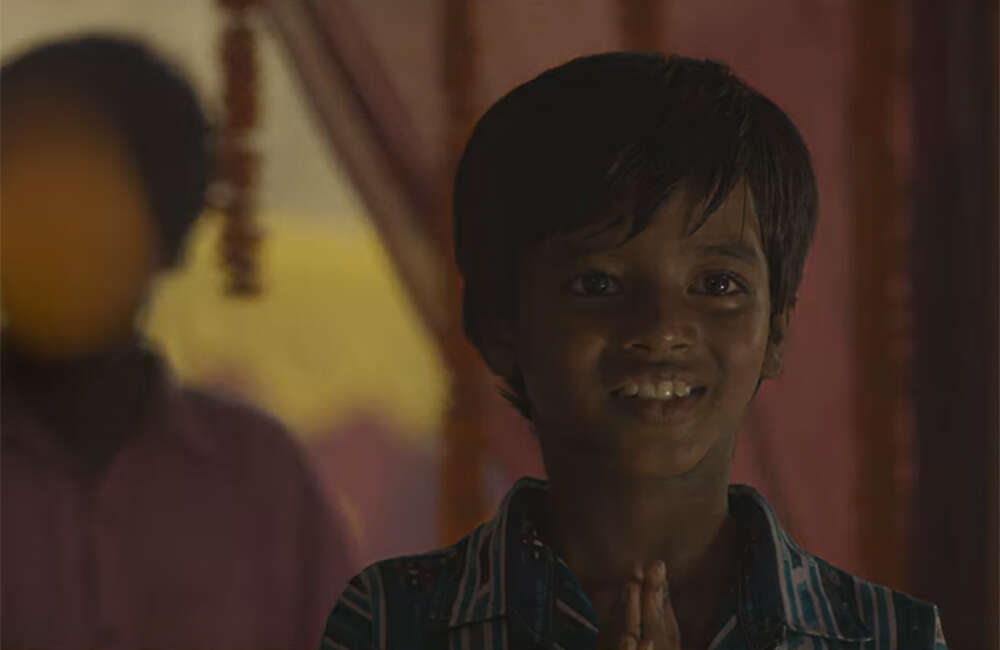 A still from Sahaj Paather Gappo