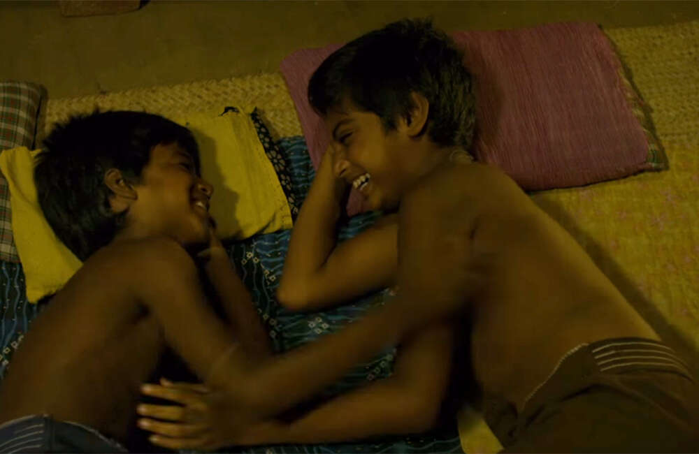 A still from Sahaj Paather Gappo