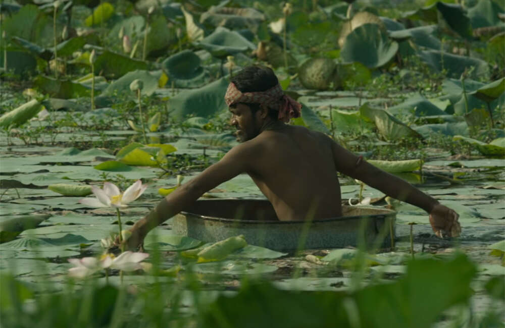 A still from Sahaj Paather Gappo