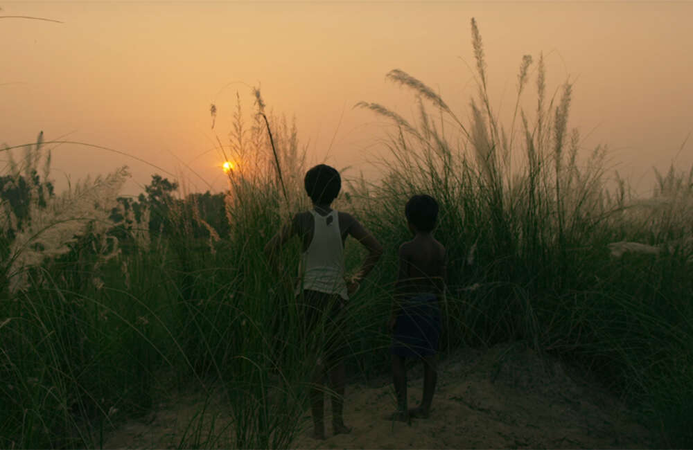 A still from Sahaj Paather Gappo