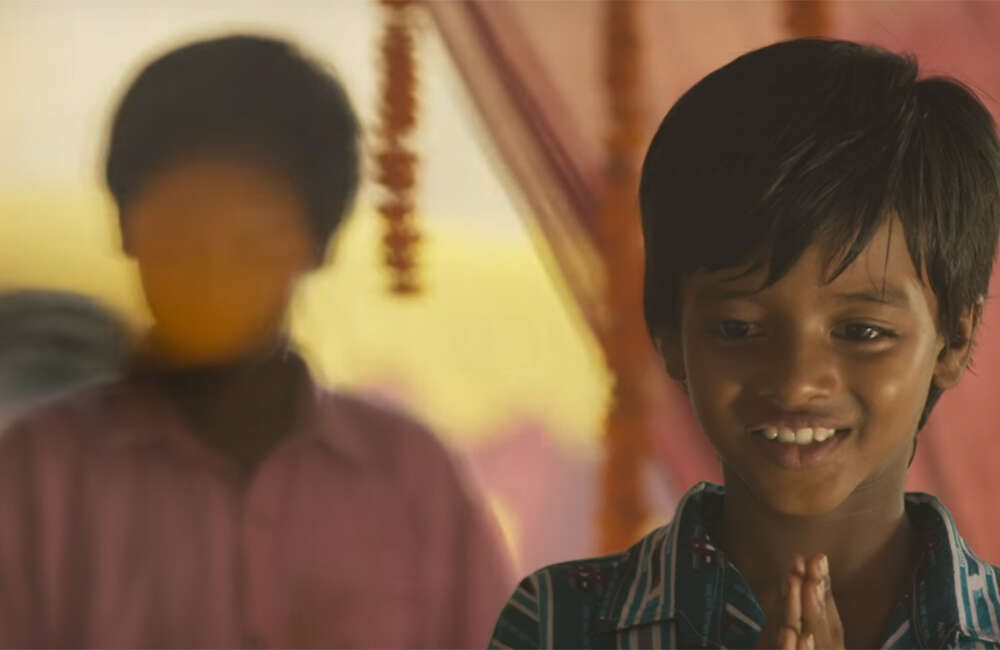 A still from Sahaj Paather Gappo