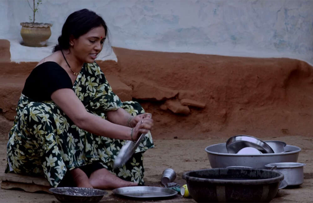 A still from Pahil Paul Jivanch