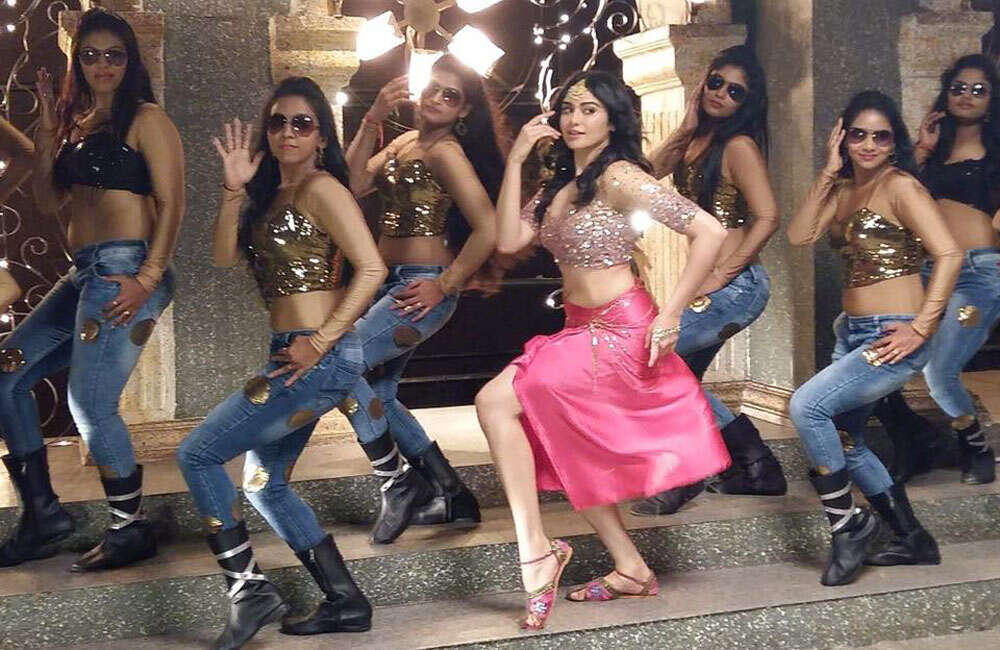 A still from Idhu Namma Aalu