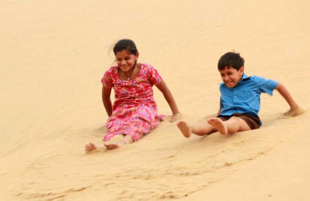 A still from Dhanak