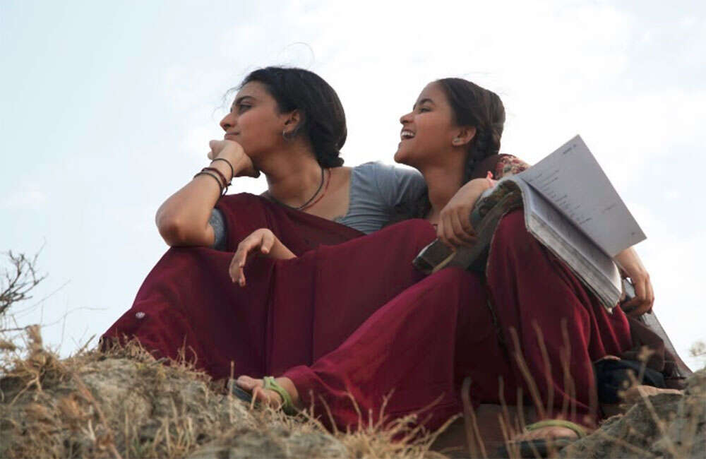 A still from Nil Battey Sannata