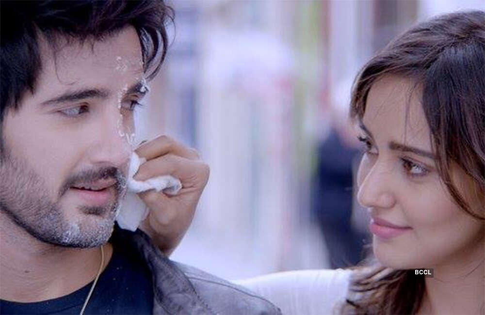 A still from Tum Bin 2