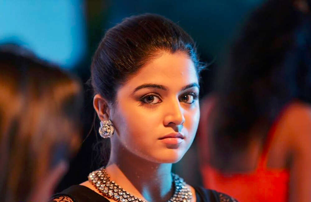 A still from Nannu Vadili Neevu Polevule