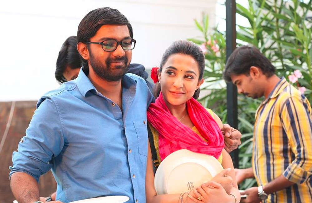 A still from Nannu Vadili Neevu Polevule