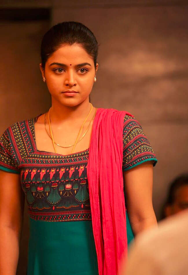A still from Nannu Vadili Neevu Polevule