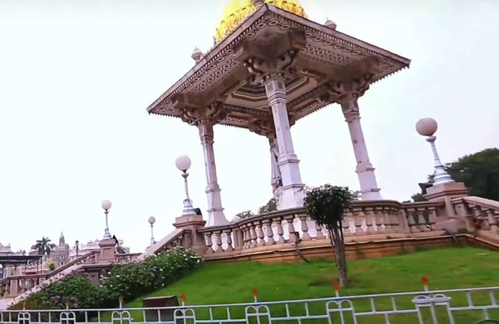 A still from Mandyadha Hudugru